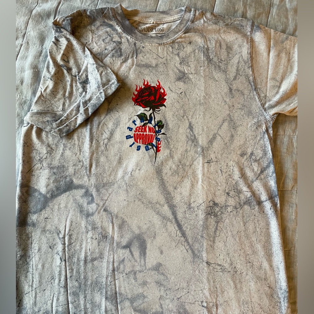 Paradise Lost rose graphic tee men’s medium